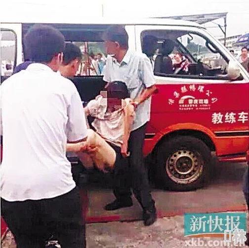 第一次开三门的尴尬经过：从紧张到自信，分享我在驾校学习驾驶的真实体验与成长故事