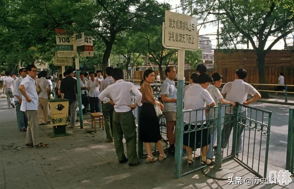 我成为了学校公认的公交车：竟然有人每天专门排队搭乘我，令人震惊的背后故事浮出水面！